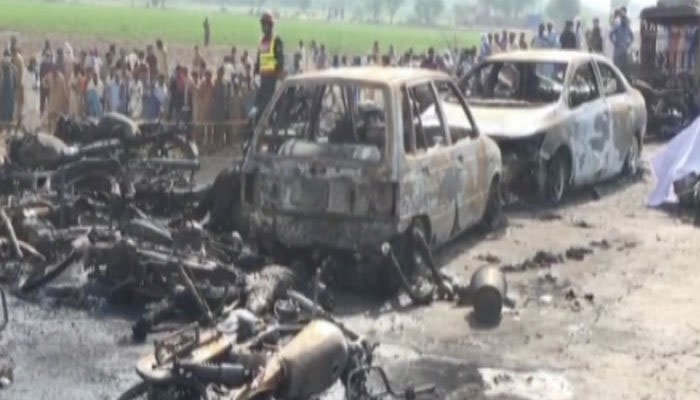 巴基斯坦一艘油轮着火 至少123人死亡