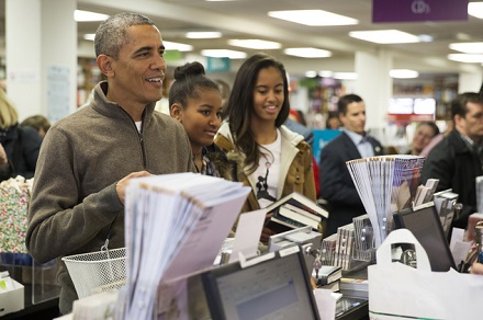 看总统读哪些书? 奥巴马全家逛书店