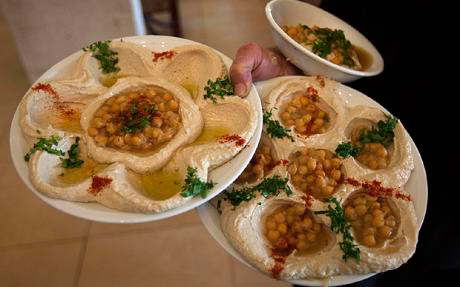 Arabs and Jews queue up for “world’s best hummus”