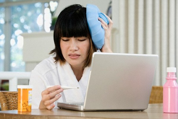 沉迷上网影响免疫力更易感冒