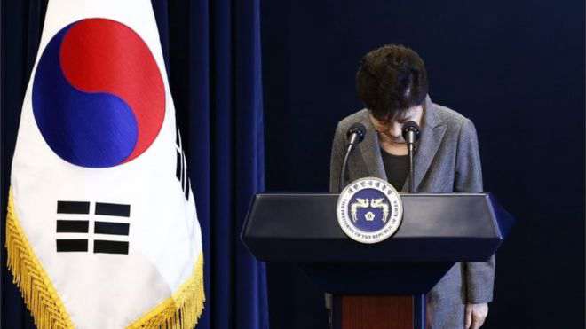 朴槿惠第三次道歉愿主动辞职 “嫁给国家的女人”倒了！