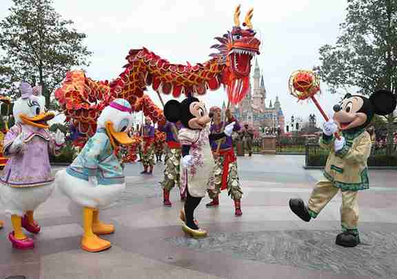 史上第一次！上海迪士尼变身“中国风”迎新年
