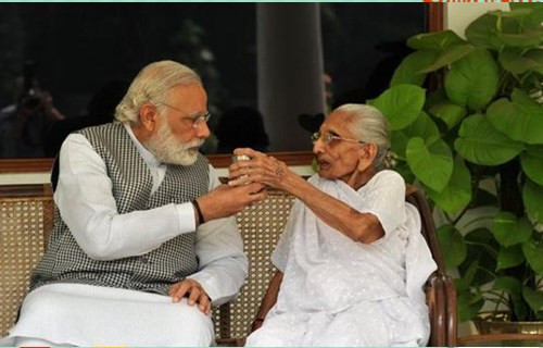 印度总理莫迪请母亲逛总理府 感动网友