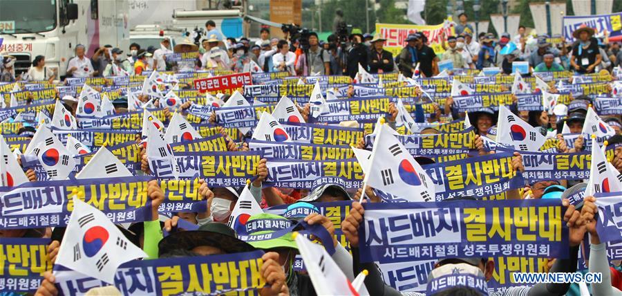 韩国民众抗议在星州部署美国反导弹系统萨德