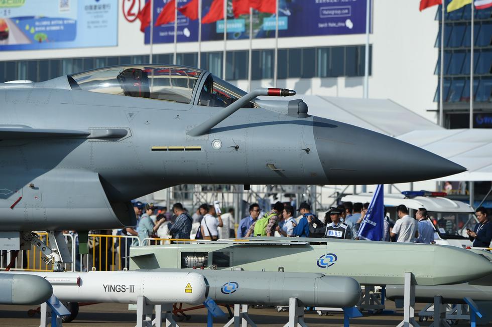 J-10B fighter jet makes show debut at Airshow China