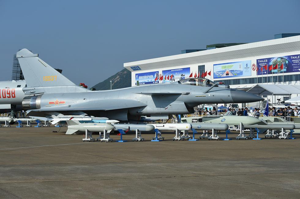 J-10B fighter jet makes show debut at Airshow China