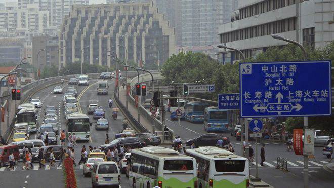 上海市拟移除英语路标 外籍人士表要迷路了