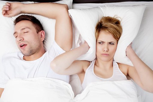 同床共枕可能有损健康、心情甚至长相！