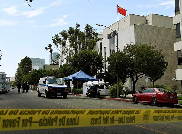 男子在中国驻洛杉矶领馆前开数十枪后自杀