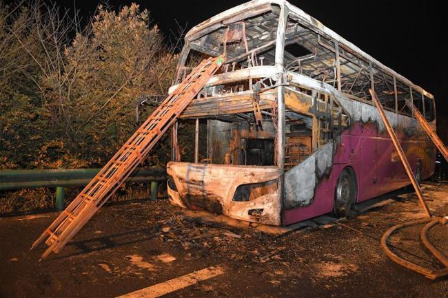 湖南旅游大巴起火26人死亡 涉事司机已被拘留